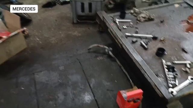 Mercedes. Ремонт подвески и выхлопа. смотреть онлайн