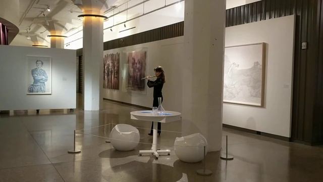 "Syrinx" at Oklahoma City's 21c Museum Hotel - Mimi Stillman, flute - Claude Debussy смотреть онлайн