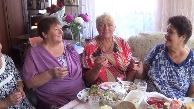 Валя поздравляет Зину с Днем рождения! смотреть онлайн