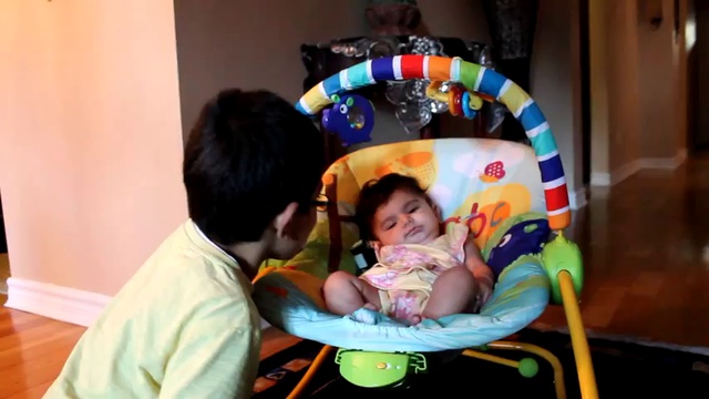 Дайте же малышке поспать, изверги! смотреть онлайн