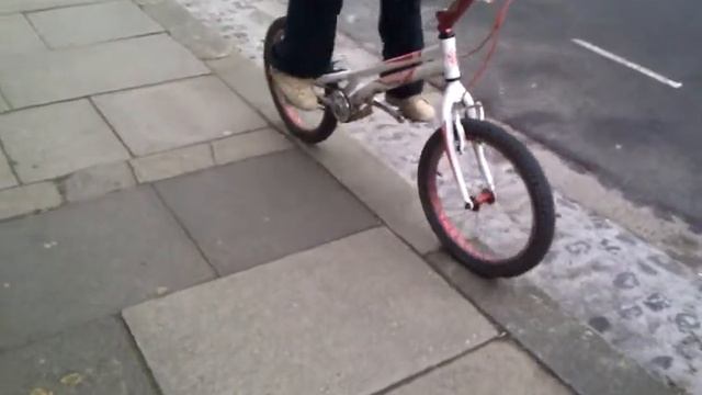 JACOB PITTS HOPPING OFF S KERB IN GUISBOROUGH смотреть онлайн