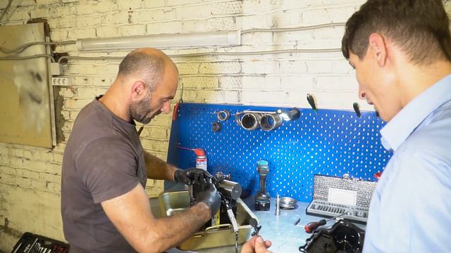 Ремонт мехатроника DSG 7 на VW Passat. Почему мехатроник на ДСГ не держит давление и авто дергается? смотреть онлайн