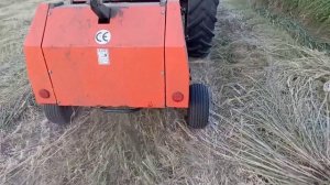 Китайский мини-пресс подборщик с мтз 82.