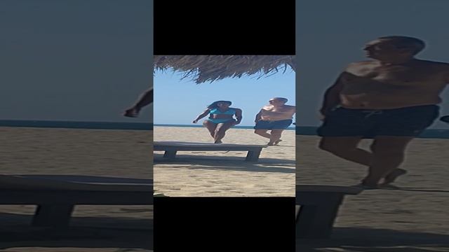 Потрясающая девушка мулатка и её дряхлый спонсор - пляж острова ?️ Маргарита смотреть онлайн