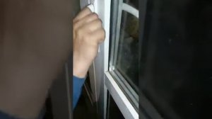 Открытие пластиковой двери с реечным замком без повреждения