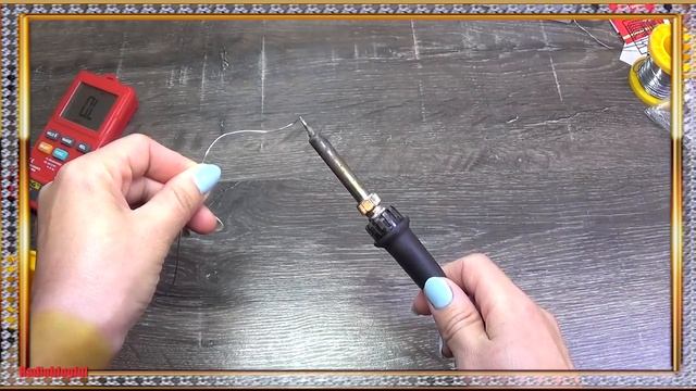 Девушка учится паять. Как держать паяльник смотреть онлайн