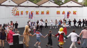 Большой хоровод в детском парке