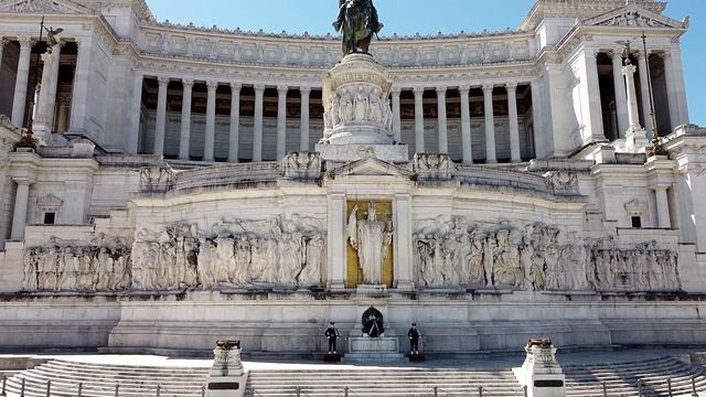 Altare Della Patria - Il Vittoriano - Roma [Drone 2.7K]