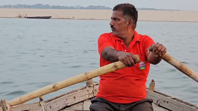 LẠ KỲ THÚ VỊ Ấn Độ 2024: Người người tắm và uống nước sông Hằng ở Varanasi - Đi thuyền dọc dòng sôn смотреть онлайн