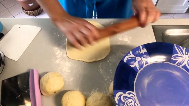 Обалденное тесто!!! Можно готовить и солёные и сладкие булочки! Кручёные булочки с сыром и тахином✅ смотреть онлайн