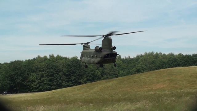 D-664 boeing CH-47D Chinook. смотреть онлайн
