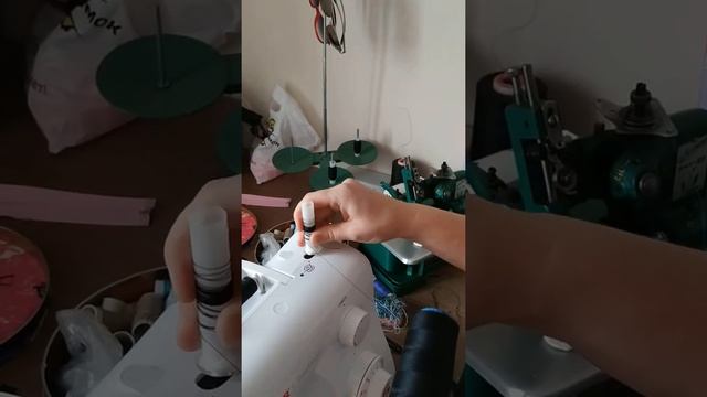 Как перемотать нитки с большой катушки на маленькую смотреть онлайн