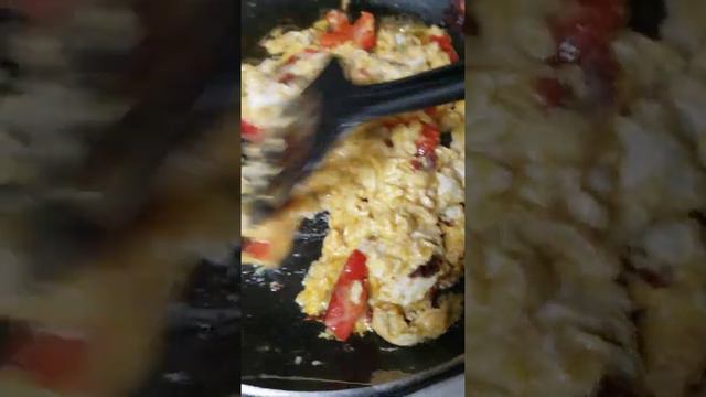 Barry Stumpf Cooking My Italian Mothers Side Delicious Dipme Breakfast Pepper and Pepperoni Egg смотреть онлайн