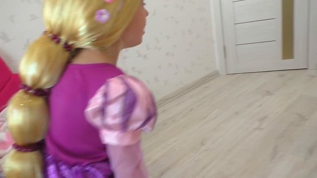Disney Princesses Costumes Pretend Play with Real Princess Dresses Nastya and Margo смотреть онлайн