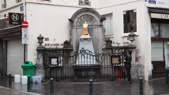 Crazy Russian Artist Hijacks Manneken Pis смотреть онлайн
