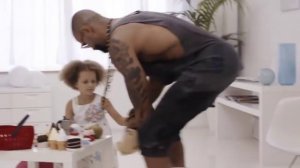 Что сделала маленькая девочка с брутальными мужиками