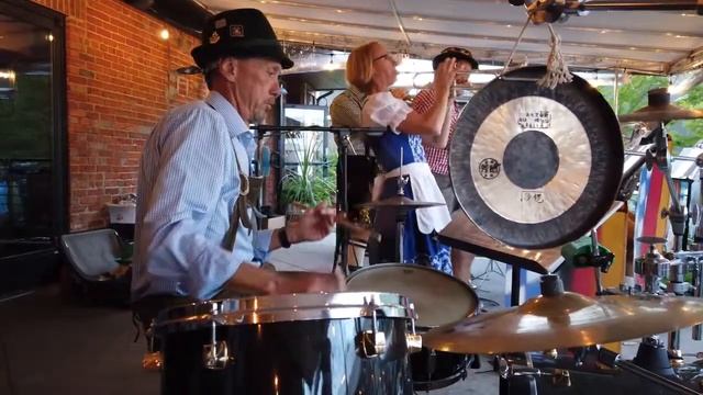 Dave drumming (he's got polka skills) смотреть онлайн