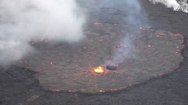 January 20, 2023 — Timelapse video of lava lake activity in Halema‘uma‘u, Kīlauea смотреть онлайн