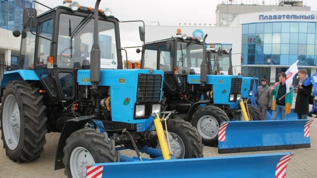 Губернатор Московской области вручил Можайскому району 3 новых трактора смотреть онлайн