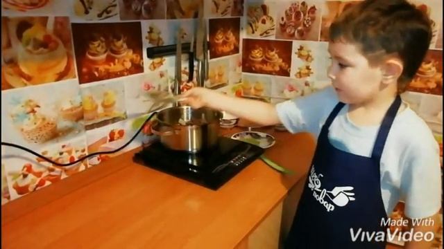 Суп фасолевый с тушенкой. Очень вкусный и быстрый суп из консервированной фасоли. Готовят Дети. смотреть онлайн