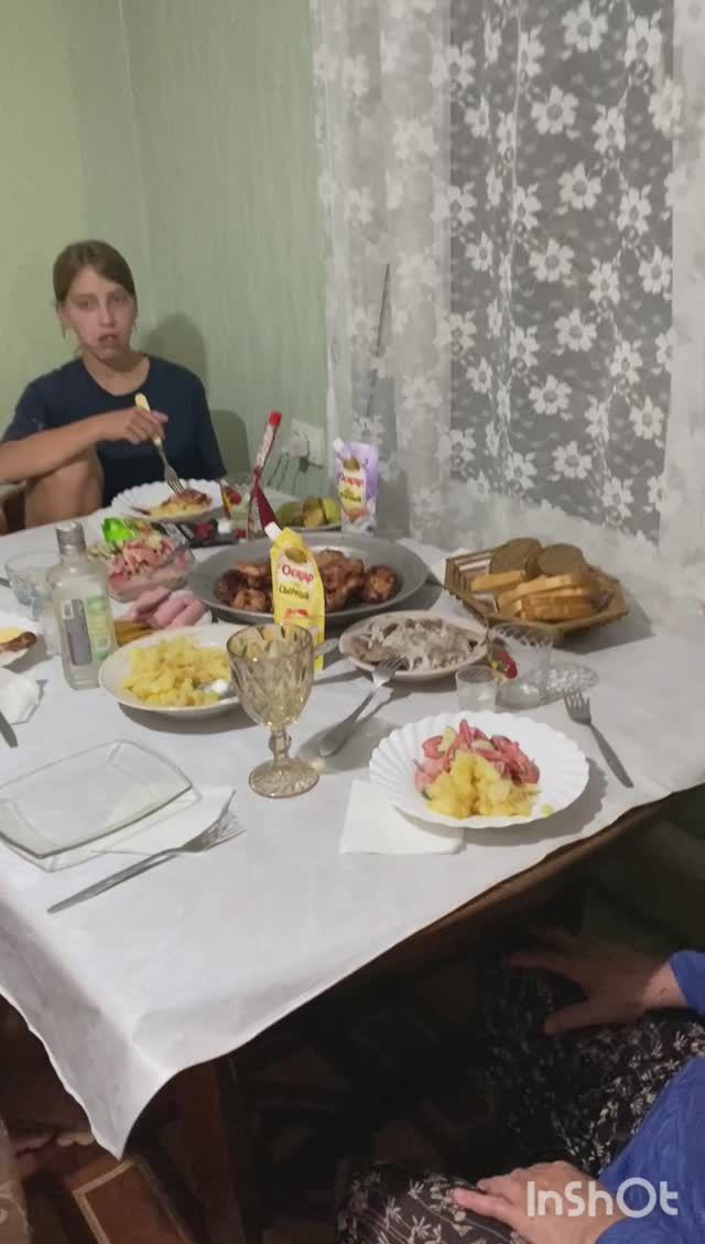 Субботнее Застолье 😋 #семейныйужин #шашлык #семейныетрадиции #семья смотреть онлайн