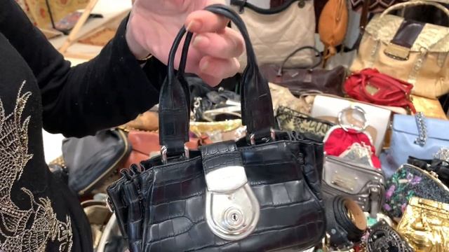 Беседа с коллекционером винтажных аксессуаров мировых брендов Натальей Пантюшковой на маркете Флако смотреть онлайн