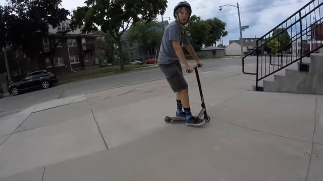 How to 180 on a Scooter [HD] смотреть онлайн