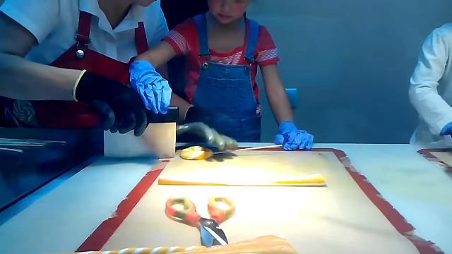 ДЕЛАЕМ ФОРМУ ДЛЯ КОНФЕТКИ /MAKE THE FORM FOR THE CANDY смотреть онлайн