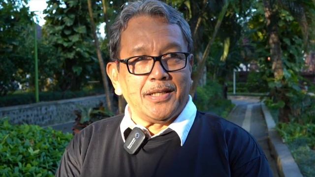 Jegon Welas Asih berbagi 1.000 Bendera, bersama Anak Agung Ngurah Gede Widiada. смотреть онлайн