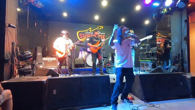 Latefall - One at Simons Place Bar смотреть онлайн