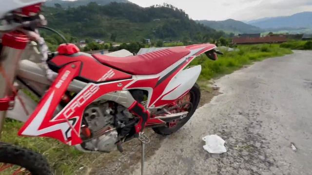 CrossX vs Crossfire rm250 |comparison|? смотреть онлайн