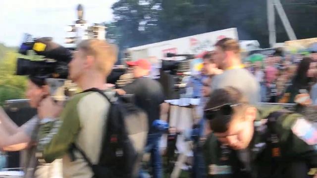 Исполнение песни "Куртки зелёные" на 40-ой Знаменке. 5 августа 2017 г. смотреть онлайн