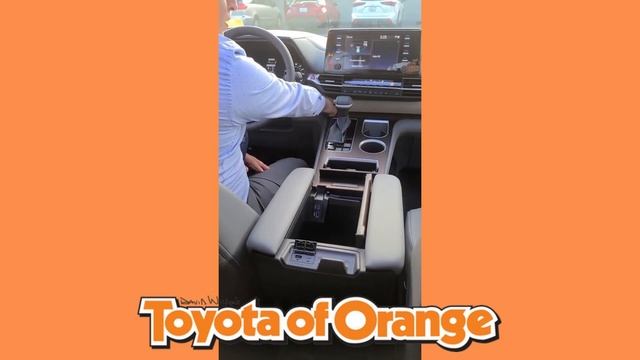 The 2021 Toyota Sienna Boasts Storage Compartments and Ports For Android and Apple Devices смотреть онлайн