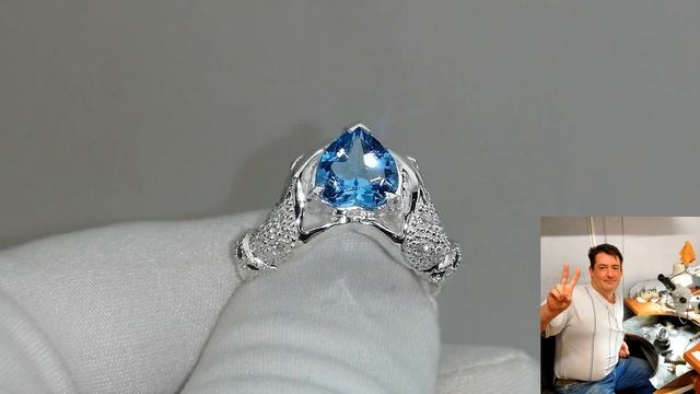 Кольцо «Топаз-heart in hands» серебро 925, натур.топаз. смотреть онлайн