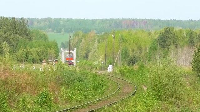 ТЭП70-0065 с пригородным поездом Серов - Карпунино смотреть онлайн