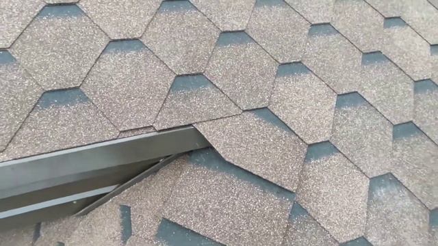 Монтаж мягкой черепицы зимой. Укладка покрытия. смотреть онлайн