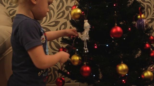 Елка. Украшаем новогоднюю елочку. | KINDERMIX. смотреть онлайн