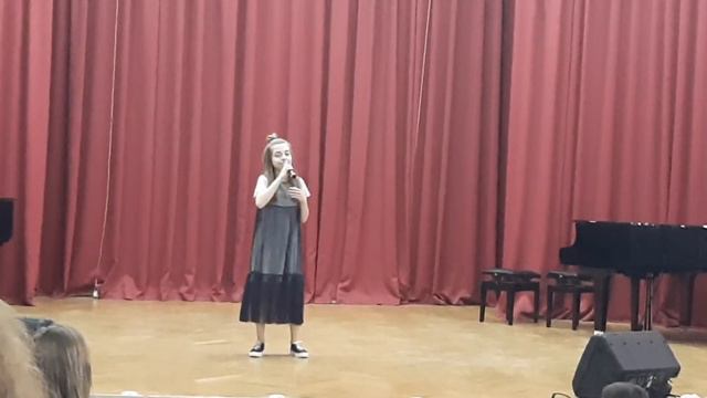 "Высоко". ( Савичевой) Ева Андрюкина.( экзамен в музыкальной школе) смотреть онлайн