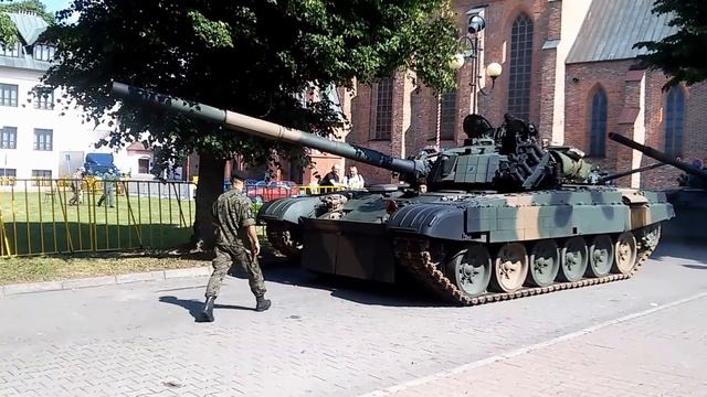 Braniewo, odjazd czołgów PT-91 смотреть онлайн