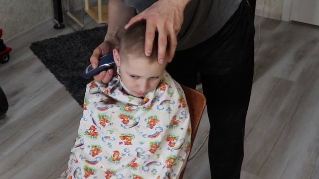 Мужская стрижка машинкой с переходом дома для начинающих смотреть онлайн