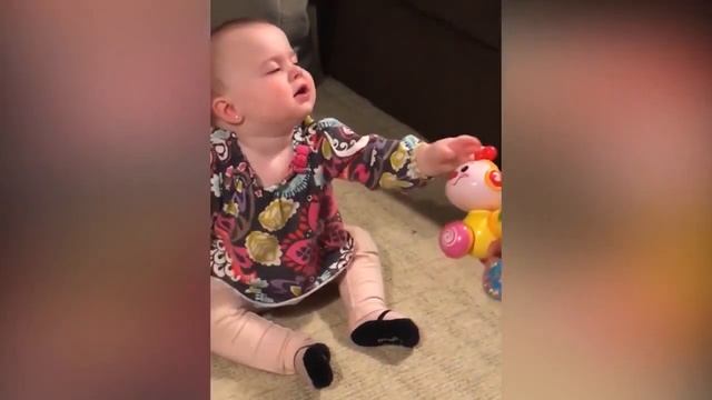 Best Of Funny Babies Scared Of Toys Funny Baby Reaction Cool Peachy смотреть онлайн