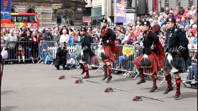 Soldiers doing the Sword Dance смотреть онлайн