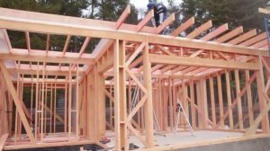 8.2. Строительство каркасной бани с плоской крышей. Стены и стропильная система. Строй и Живи.