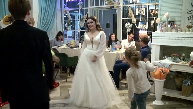 Ролик La Mama смотреть онлайн
