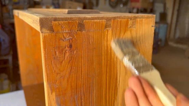 Реставрация старого дубового комода. Как это было смотреть онлайн