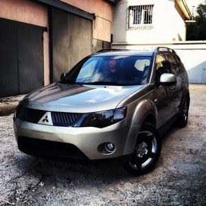 аутлендер xl,меняю натяжитель и ремень генератора.