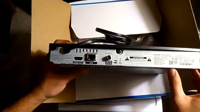 Unboxing of the Samsung Blu-Ray Disc Player BD-J5700 смотреть онлайн