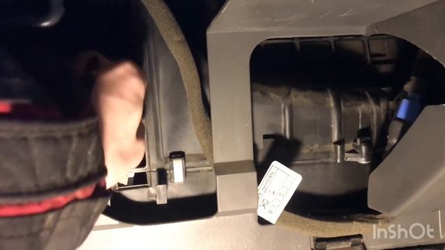 Замена салонного фильтра Kia Spectra