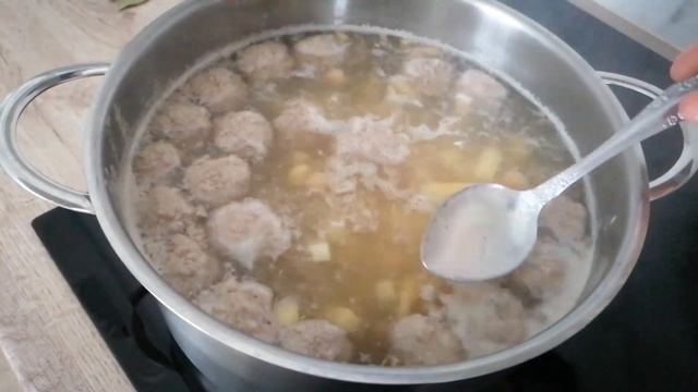 Томатный суп с нутом и фрикадельками смотреть онлайн