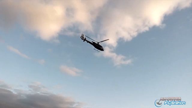 Вертолёт на газоне у комплекса FlyStation